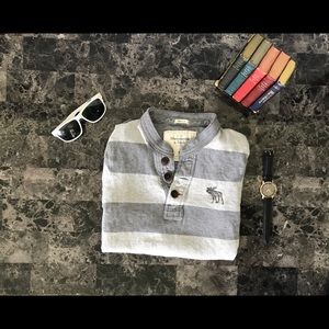 Men’s Small A&F Gray Striped Long Sleeve Shirt